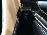 充電用USBポート装備。