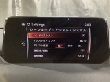 ハンドル操作をアシストすることにより車線からの逸脱回避を支援します。