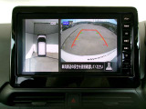 車庫入れが不安な方必見です!白線や車間を空から見下ろしたような画像で一目で分かって車庫入れも安心。周囲に動くものがあれば表示とブザーでお知らせしてくれるのでさらに安心です。