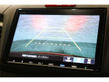 バックカメラが装備されており、後方の安全確認はもちろんのこと狭い場所での駐車や雨の日・夜間など視界の悪いコンディションでのストレスの軽減にもなります!