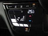 エアコンはオートタイプが装着済みです!オートモードにしておけば、車内温度を設定するだけで風の料や吹き出し口の切り替えを機械が行ってくれます!一年中快適な環境を作れますよ♪