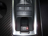 【電動パーキング】ボタンひとつでパーキングON。女性の方や運転に慣れていない方にも安心.【ブレーキホールド】信号待ちや渋滞時にブレーキを踏み続けなくてOK。