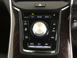 左右独立温度コントロールフルオートエアコンです。運転席、助手席それぞれで独立して温度設定ができます。冷え性の方が乗っても安心ですね♪