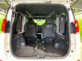 普段のお買い物や通勤、送迎等に十分な荷室スペースを確保しております。セカンドシートを倒すと、大きな荷物の積載も可能です♪