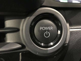 【スマートキー】カバンやポケットに入れたままでもドアの施錠・解錠が可能なスマートキーを装備。エンジンのオン・オフ時もカギを取り出す必要が無いからとっても便利です♪