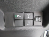 パーキングセンサーや横滑りを防ぐVSA等のスイッチ類は運転席の右側、手の届きやすい位置にあります。