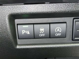 コーナーセンサーを車の前後に装備。障害物までの距離に応じて警告音を変えてお知らせ。縦列駐車時や駐車場・車庫などでの取り回しをサポートします。詳細は販売店スタッフまでおたずねください。