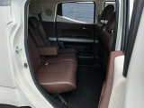 セカンドシートです!!ベンチシートになってますので、お二人の乗車ですとゆったり座って頂けますよ!!