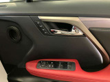 運転の操作性、快適性など全てはシートポジションから始まります。ドライバーごとの好みのポジションを記憶できるシートメモリーは、欠かせない機能です。