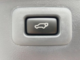 【パワーバックドア】スマートキーや運転席のボタンを押すだけでリアゲートが自動で開閉します!荷物を持っている時や、高い位置にあるバックドアを閉める際に便利な機能です♪