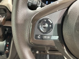 ステアリングにオーディオ操作スイッチが付いています。オーディオ画面に直接タッチしなくても操作が出来ますので、運転に集中できます。