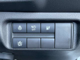 ハンドル右奥には各種設定スイッチがあります。運転者がスッと手を伸ばせば操作できので便利です。