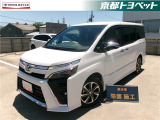 ホワイトパールのヴォクシー入荷しました。 スライドドアで小さいお子様を抱いたままでも乗り降りがスムーズに可能!ベビーカー等の積み下ろしも楽にできます♪2ステップでシートの上げ下げ可能です!