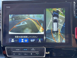 【マルチビューカメラシステム】専用のカメラにより、上から見下ろしたような視点で360度クルマの周囲を確認することができます☆死角部分も確認しやすく、狭い場所での切り返しや駐車もスムーズに行えます。