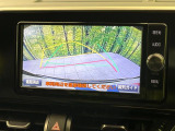 【バックカメラ】駐車時に後方がリアルタイム映像で確認できます。大型商業施設や立体駐車場での駐車時や、夜間のバック時に大活躍!運転スキルに関わらず、今や必須となった装備のひとつです!