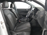 運転席助手席はスポーツシートの為、ホールド感が素晴しく、またシートの状態も大変綺麗な状態です。