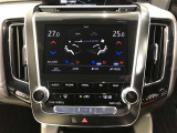 左右独立温度コントロールフルオートエアコンです。運転席、助手席それぞれで独立して温度設定ができます。冷え性の方が乗っても安心ですね♪