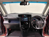 見易い計器類と運転し易いドライビングポジションは、視角も少なく前方&左右の見切りが良く運転し易いクルマです。ブラック基調のインテリアが洗練された空間を演出してくれます。