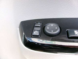 ドアミラーの鏡面の調節、格納は運転席からすべて操作できます!