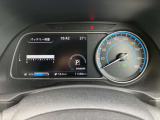 メーター内のディスプレイには運転をサポートするさまざまな情報を表示。