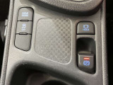 【電動パーキングブレーキ】オートモードのときは、シフトレバーの操作に応じてパーキングブレーキが自動で作動♪