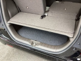 アイデア次第でいろいろな使い方ができる広くて使い勝手のいい荷室。