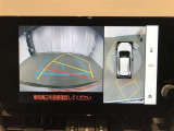 【パノラミックビューモニター】専用のカメラにより、上から見下ろしたような視点で360度車の周囲を確認することができます。