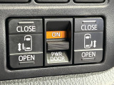 【両側パワースライドドア】スマートキーや運転席のスイッチで後席両側スライドドアの開閉が可能♪電動だから力を入れてドアを開ける必要が無く、小さなお子様でも簡単に開け閉めでき快適です♪