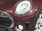 ●LEDヘッドライト:夜間走行時も良好な視界を確保し安心して運転できる高輝度LEDヘッドライトを装備!点灯速度が早く、消費電力も抑えられています。