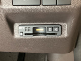 ハンドルの右下にETCがついています。高速道路の料金所の通過も楽々です!。 カードの取り出しもしやすい場所についています。