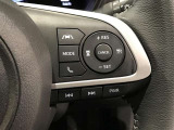 ステアリングスイッチ付き。前方から目を離すことなく操作することが可能です。