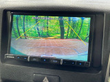 【バックカメラ】駐車時に後方がリアルタイム映像で確認できます。大型商業施設や立体駐車場での駐車時や、夜間のバック時に大活躍!運転スキルに関わらず、今や必須となった装備のひとつです!