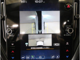 ■ドライバーから死角になりがちな左前方(助手席側)の映像を車内の11.6インチディスプレイに表示致します。ドライバーの死角となりやすい車体左側を確認できるので、狭い道で威力を発揮します。