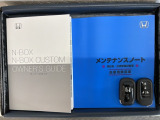 スマートキーは鍵をバッグに入れたままでもドアロックの開閉やエンジンのON・OFFができます。夜間や雨の日も鍵を探さなくて良いので便利です。