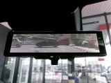 スマートルームミラー付きです☆後方カメラの映像がルームミラーに映るので、たくさんの人や荷物をのせていても邪魔せず見られるのです♪