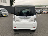 後部座席はプライバシーガラスとなっています。座っている人や置いてある荷物が見えにくくなっているのでプライバシーの確保が出来ます。ぜひ見て確認してみて下さい