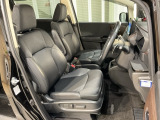 運転席は電動シート付です。細かな動きでドライバーに合わせたポジションを設定できます。