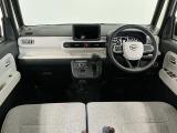 【インパネ】運転のしやすさを最優先に設計された見晴らしの良いフロントビュー。車両間隔が掴みやすく狭い道でも安心♪「安全」と「品質」を最優先に、安心してお乗りいただけるクルマを提供いたします。