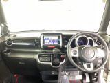 フロントガラスが大きく、ワイドな視界で運転もしやすくなるように、設計されています。