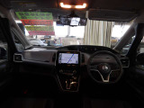運転席からの視界が左右に広く隅々まではっきりと見渡せます。車の前端も把握しやすく安心して運転できます。