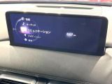 【10.25インチマツダコネクト】車内の雰囲気にマッチした大型ディスプレイ。スマホ接続でのナビ使用やBluetooth再生等、様々な機能が楽しめます。直感的なダイヤル操作が可能で、使い勝手も良好です。