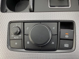 ナビ、オーディオ、車両装備が集中して操作できるコマンダースイッチで楽々です。