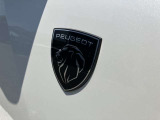 NEWプジョーエンブレム。