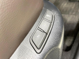 【メモリー機能付きパワーシート】ドライバーごとに設定したシート位置を記憶して、ボタン一つで切り替えできる便利な機能!運転する方が複数名いらっしゃるご家庭におすすめです♪