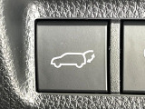 【パワーバックドア】スマートキーや運転席のボタンを押すだけでリアゲートが自動で開閉します!荷物を持っている時や、高い位置にあるバックドアを閉める際に便利な機能です♪