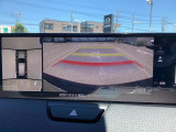 狭い場所での駐車やすれ違いなどでより的確な運転操作に役立つ360&deg;ビューモニターが装備されています。