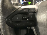【ステアリングスイッチ】前方から目を離すことなく操作することが可能です。