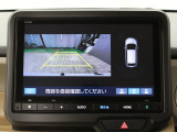 【バックカメラ】シフトを「R」の位置に入れると、自動的に画面がカメラ映像に切り替わり後方の視界をサポートする必須装備です!