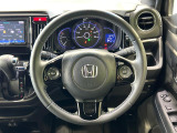 【純正革巻きステアリング】上質な革を使用することで、手にしっかり馴染みとても運転しやすいハンドルです♪