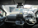 インパネ周りのお写真です。 視界が広く運転もしやすくなっております♪